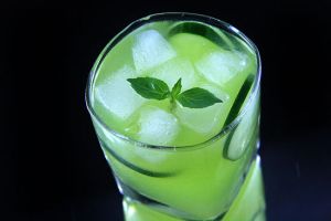550px-Make-a-Cucumber-Mojito-Intro